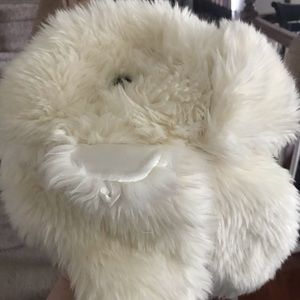 Like new trooper trap white fluffy hat by d&y